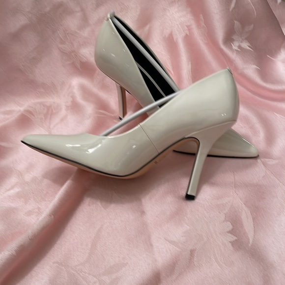 NIB Marc Fisher “Everly4” classic patent leather pump - Picture 2 of 3
